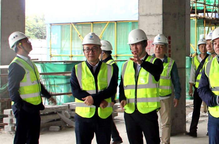 1542371105516725.jpg 陆烜一行到江苏省修建工程集团有限公司项目现场旅行 梁思赫 摄1.jpg